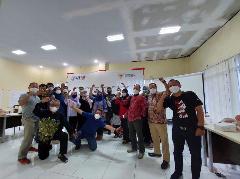 Kemenkop-UKM dan USAID EGSA Perkuat Kapasitas Konsultan PLUT Sulawesi Selatan