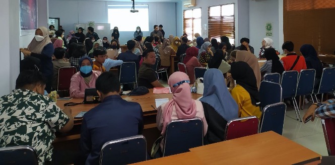 Serunya Game Business “Siklus Usaha Dasar” Mahasiswa ITB Nobel Indonesia