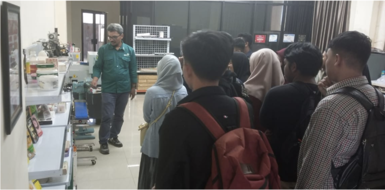 Mahasiswa ITB Nobel Belajar Pengembangan Produk Di Rumah Kemasan Sulsel