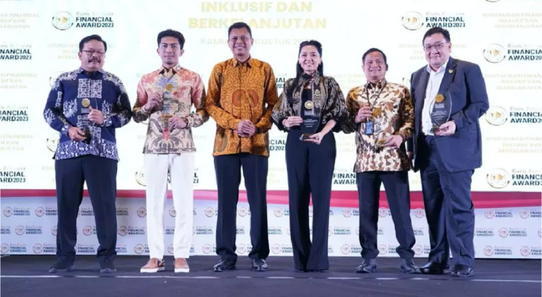 PNM Raih Penghargaan Perusahaan Paling Unggul Pembiayaan Usaha Mikro
