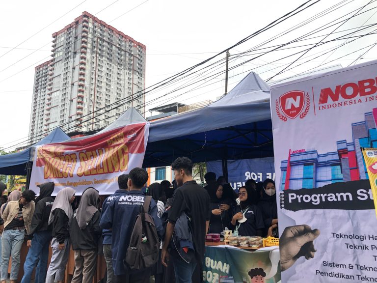 Mahasiswa ITB Nobel Praktek “Direct Selling” Di CFD Boulevard